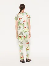 Pantalón babucha de algodón con estampado de hojas de palmera, flores rojas y cubos de hielo.