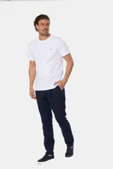 Pantalón de lino color beige, de corte recto y cintura elastizada.