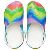 Zuecos Crocs Classic con diseño multicolor de tinte en aerosol.