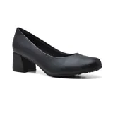 Zapato de vestir negro con taco cuadrado y capellada lisa.