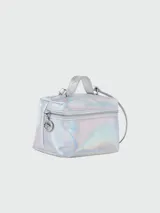 Bandolera Longchamp Mini Le Pliage Holographic, color plateado iridiscente, con correa fina de cadena.