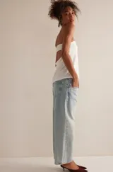 Top bandeau blanco con espalda descubierta.