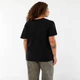 Camiseta negra de punto calado con escote en V y mangas cortas tipo murciélago.