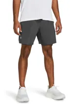 Short de running Under Armour Launch 7 2in1, color gris, con calza interior incorporada. Presenta logo de la marca en la pierna izquierda.