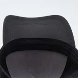 Gorra de béisbol negra con ilustración de Keith Haring en el frente.