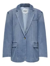 Blazer celeste de denim con cuello solapa, manga larga con hombros caídos, cierre con botones y bolsillos laterales.