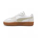 Championes Puma Palermo Lamoda, color blanco con detalles en rosa y suela de goma color caramelo.
