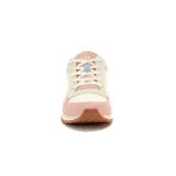 Championes Caterpillar modelo Ventura, color blanco, rosa y celeste, con cordones y suela marrón.