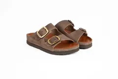 Sandalias Kiko's de cuero color chocolate, con dos hebillas ajustables y suela de corcho.