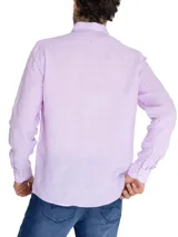 Camisa de manga larga blanca de lino orgánico con tejido melange, cuello clásico, cierre con botones y logo bordado al tono.