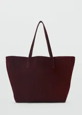 Bolso shopper grande de piel serraje color borgoña, con doble asa de hombro y cierre de lazo. Incluye bolsillo interior.