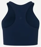 Top deportivo ajustado color malva, con escote halter y espalda nadador.