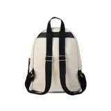 Mochila de tela color blanco con diseño capitoneado en la parte superior y textura tipo telar en la parte inferior. Tiene correas negras ajustables, asa superior y bolsillo frontal amplio. Incluye compartimento interno para iPad.