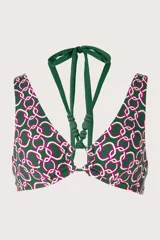 Top de bikini verde oscuro con estampado geométrico en rosa y blanco. Diseño halter con tiras al cuello y aro circular central.