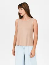 Musculosa negra de morley con cuello redondo y detalle de strass en cuello y sisas.