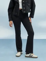 Pantalón de jean negro, de corte Oxford.