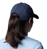 Gorra deportiva Columbia Coolhead III Ballcap color azul marino, con logo bordado en blanco. Cuenta con tecnología Omni-Freeze ZERO para refrigeración superior, Omni-Wick para absorción de humedad y cierre trasero de velcro.