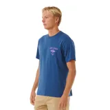 Remera azul de manga corta con estampado del logo de Rip Curl en el pecho. Corte clásico.
