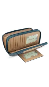 Billetera larga color plateado metalizado, con cierre perimetral y placa con el logo "Lincoln's" al frente. Presenta múltiples compartimentos y tarjeteros.