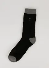 Medias de media caña color negro con puntera, talón y borde superior en gris.