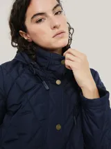 Campera acolchada de Tommy Hilfiger con cierre de cremallera, capucha y bolsillos delanteros con cremallera.