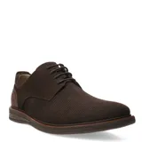 Zapato acordonado de cuero color marrón con textura microperforada en la parte delantera y detalles en cuero liso en los laterales y el talón.