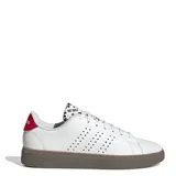 Championes de mujer en color blanco con detalles en negro y rojo, diseño clásico y cómodos.