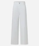 Pantalón blanco de corte wide leg, tiro medio, con bolsillos laterales y traseros.