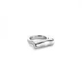 Anillo bañada en plata de ley, con diseño de tubo horizontal en la parte superior.