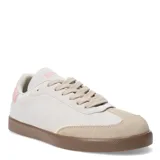 Zapatilla deportiva beige con diseño clásico y cordones, ideal para el uso diario.