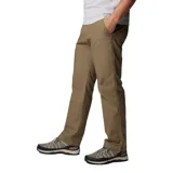 Pantalón de hombre color azul marino, de corte recto, con bolsillos laterales, bolsillos de seguridad con cierre y bolsillo para cuchillo. Confeccionado en tejido elástico con tecnología Omni-Shade UPF 50.