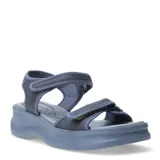 Sandalias Azaleia color piel con plataforma y ajuste con velcro.