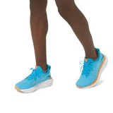 Zapatillas de running con amortiguación máxima y tecnología PureGEL para mayor comodidad al correr.