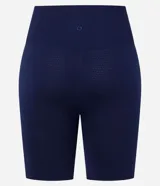 Bermuda deportiva ajustada de poliamida con acabado seamless y efecto levanta pompis.
