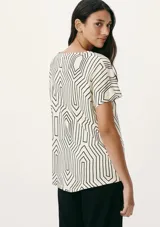 Blusa de viscosa con estampado de rayas verticales en azul marino y blanco, de corte holgado y mangas cortas.