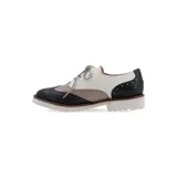 Zapato Oxford de cuero liso y charol, con diseño multicolor en blanco, negro y beige. Suela de EVA flexible y liviana. Diseño uruguayo, fabricado en Brasil.