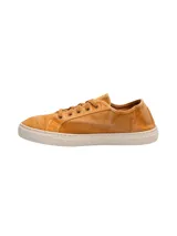 Zapatillas acordonadas color ocre, hechas en España con algodón orgánico.
