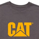Remera negra de manga corta con el logo de Cat estampado en el pecho.