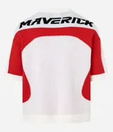 Camisa masculina de manga corta, color blanco con detalles en rojo en los hombros y mangas. Presenta el logo "MAVERICK" en el pecho izquierdo y un escudo con un ave y la palabra "OSAKA" en el pecho derecho.