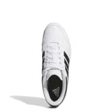 Championes Adidas Hoops 4.0 blancos con detalles en negro, con las tres tiras características de la marca en los laterales.