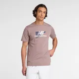 Remera manga corta color marrón claro con logo de New Balance estampado en el pecho.