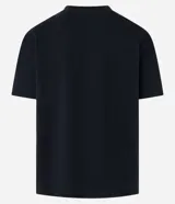 Remera blanca de corte relajado, cuello redondo y manga corta, confeccionada en tejido de malla de algodón sostenible.