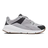 Zapatillas Under Armour Forge 96 Reissue, inspiradas en el año 1996, con capellada de cuero y malla, entresuela de EVA y suela de goma. Diseño en negro, gris y marrón con detalles en blanco.