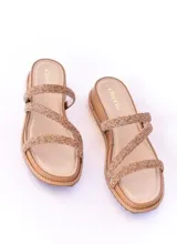 Sandalias color camel con tiras de strass, taco de 3,5 cm y plantilla de cuero acolchada.