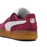 Championes Puma Palermo Moda Tongue, color borgoña con detalles en blanco y suela color caramelo.