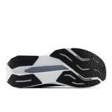 Championes de running New Balance Propel V5, color negro con detalles en gris y blanco.