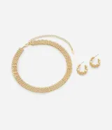 Conjunto de collar corto con cadena de eslabones dorados y caravanas tipo aro con eslabones dorados.