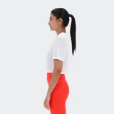 Remera deportiva corta color blanco, de corte holgado y mangas cortas, con logo Reebok en el pecho.
