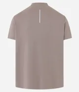 Remera deportiva marrón de corte clásico, confeccionada en tejido tech fleece con tecnología dry, cuello redondo y mangas cortas.