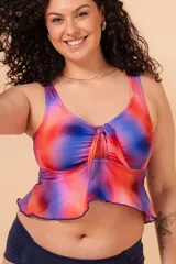 Top de bikini musculosa con estampado multicolor, nudo regulable en el escote y bolsillo interno para colocar copa removible o prótesis externa.